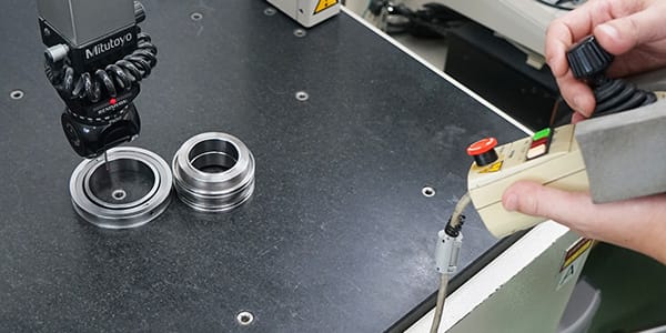 品質保証部門/三次元測定機